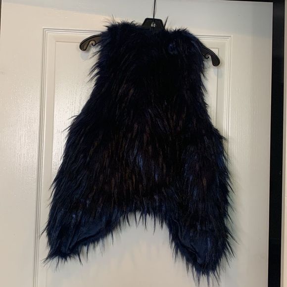 Skies Are Blue Faux Fur Vest size Small - Picture 8 of 10
